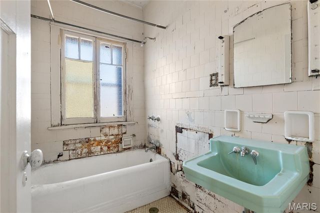 6325 Clayton Road, Clayton, MO 63117