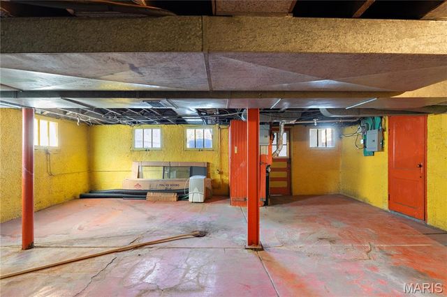 6325 Clayton Road, Clayton, MO 63117