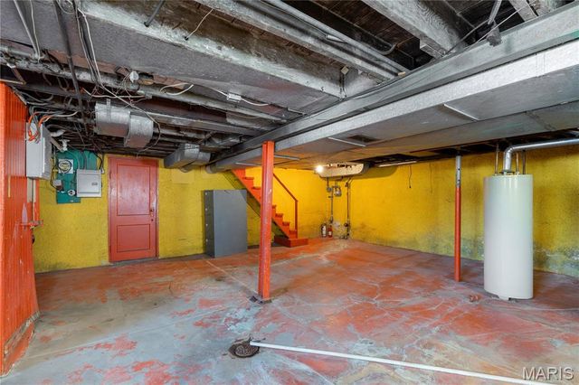 6325 Clayton Road, Clayton, MO 63117