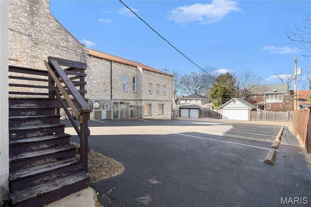 6325 Clayton Road, Clayton, MO 63117