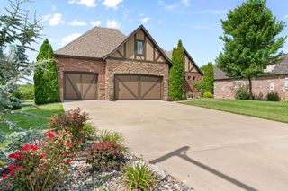 6421 South Valley Brook Court, Springfield, MO 65810