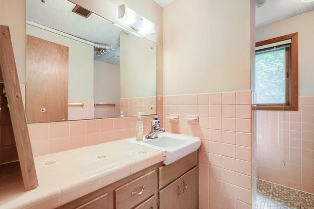 6525 Sherwood Avenue, Edina, MN 55435