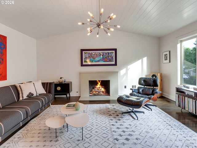 15 CHURCHILL DOWNS, Lake Oswego, OR 97035