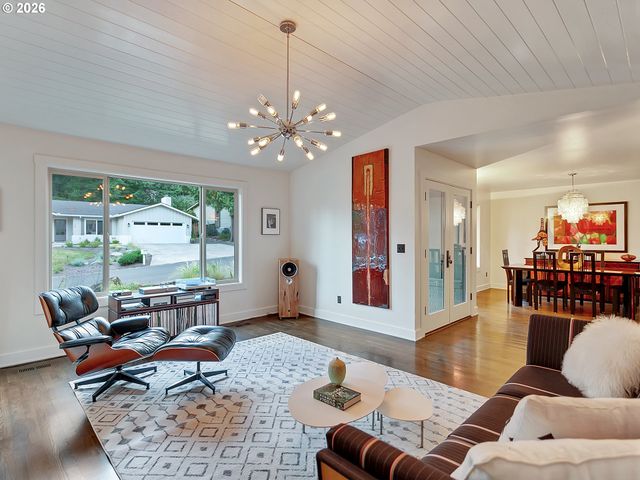 15 CHURCHILL DOWNS, Lake Oswego, OR 97035