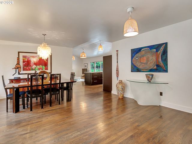 15 CHURCHILL DOWNS, Lake Oswego, OR 97035