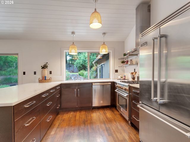15 CHURCHILL DOWNS, Lake Oswego, OR 97035