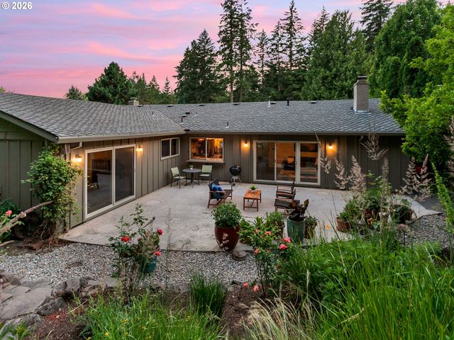 15 CHURCHILL DOWNS, Lake Oswego, OR 97035