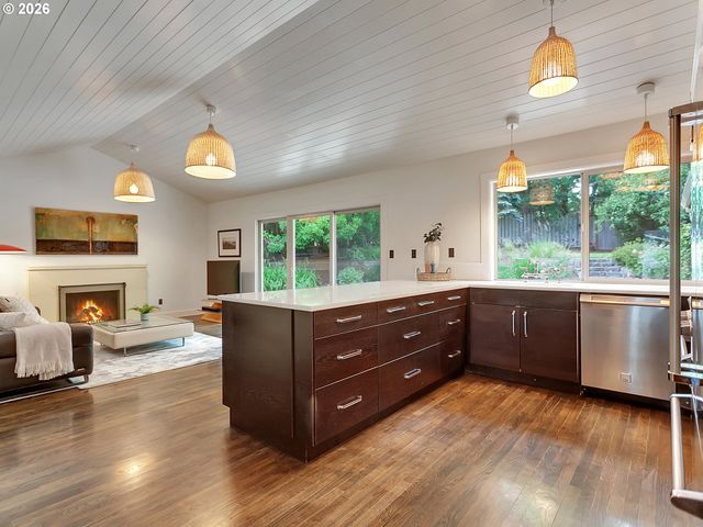 15 CHURCHILL DOWNS, Lake Oswego, OR 97035