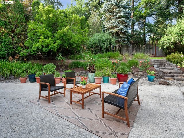 15 CHURCHILL DOWNS, Lake Oswego, OR 97035