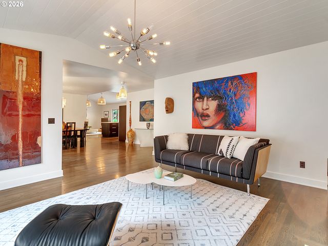 15 CHURCHILL DOWNS, Lake Oswego, OR 97035