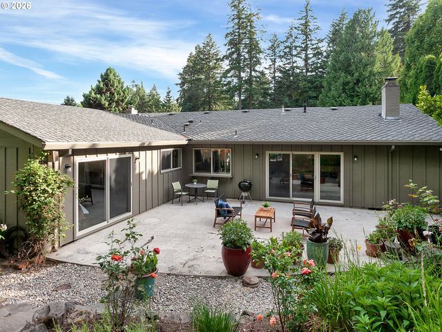 15 CHURCHILL DOWNS, Lake Oswego, OR 97035