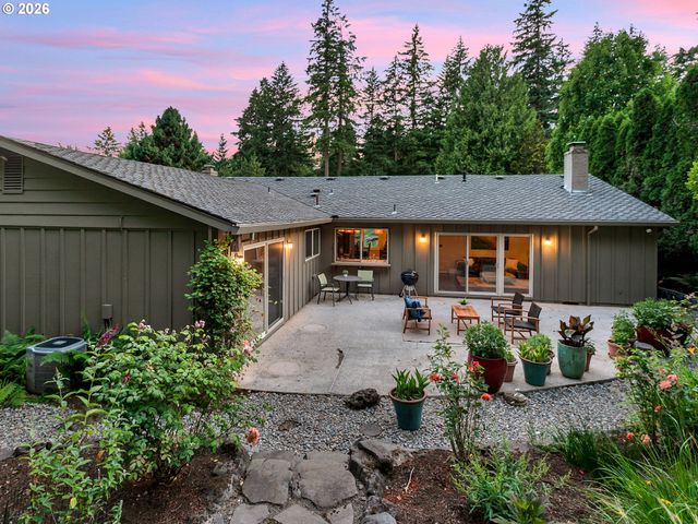 15 CHURCHILL DOWNS, Lake Oswego, OR 97035