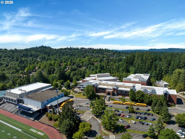 15 CHURCHILL DOWNS, Lake Oswego, OR 97035