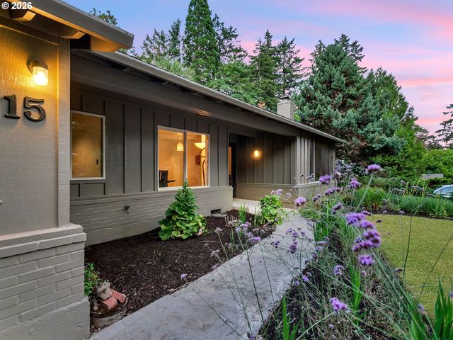 15 CHURCHILL DOWNS, Lake Oswego, OR 97035