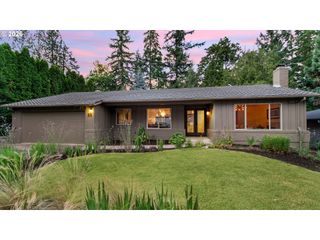 15 CHURCHILL DOWNS, Lake Oswego, OR 97035