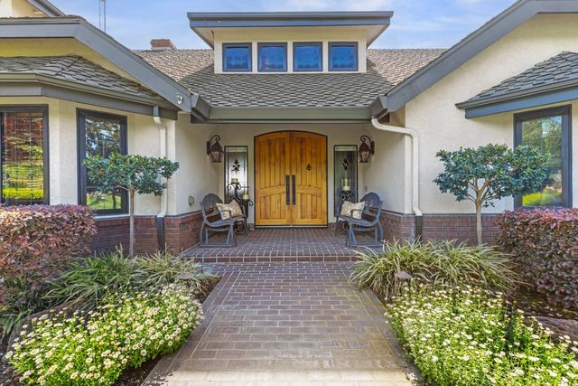 9000 Oak View Dr, Oakdale, CA 95361