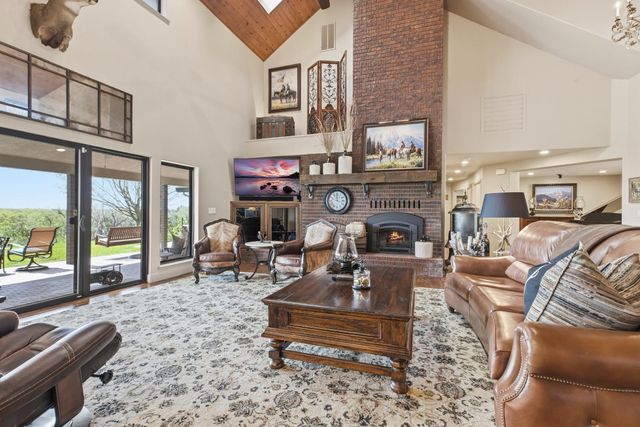 9000 Oak View Dr, Oakdale, CA 95361