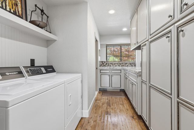 9000 Oak View Dr, Oakdale, CA 95361