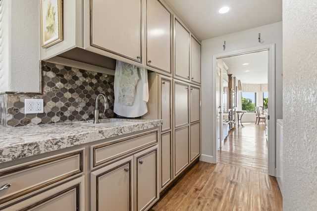 9000 Oak View Dr, Oakdale, CA 95361