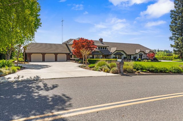 9000 Oak View Dr, Oakdale, CA 95361