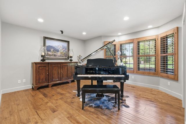 9000 Oak View Dr, Oakdale, CA 95361