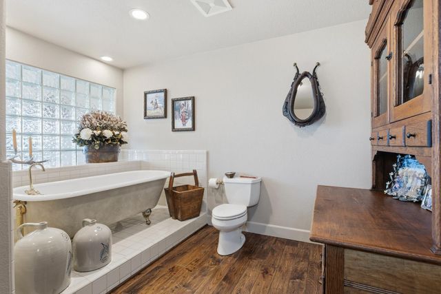 9000 Oak View Dr, Oakdale, CA 95361