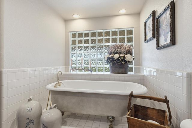 9000 Oak View Dr, Oakdale, CA 95361