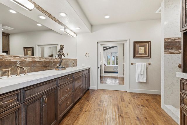 9000 Oak View Dr, Oakdale, CA 95361