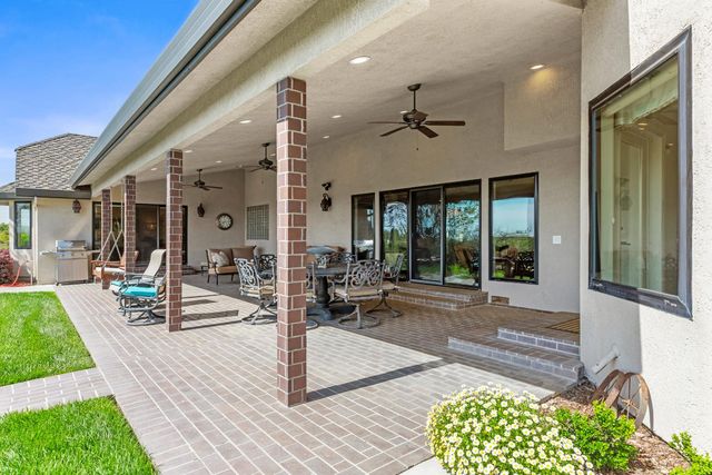 9000 Oak View Dr, Oakdale, CA 95361