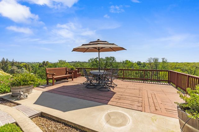 9000 Oak View Dr, Oakdale, CA 95361