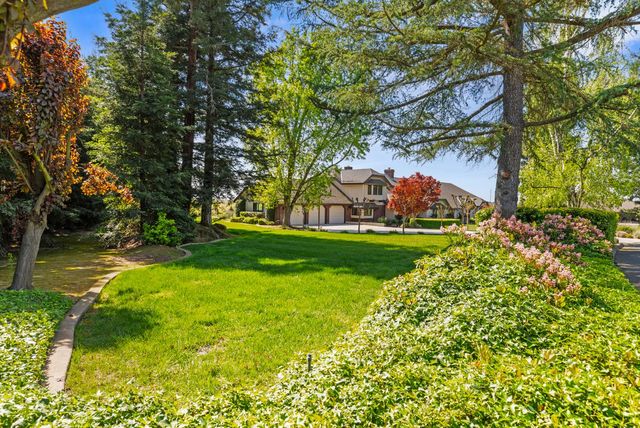 9000 Oak View Dr, Oakdale, CA 95361