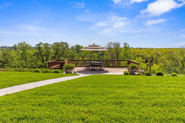 9000 Oak View Dr, Oakdale, CA 95361