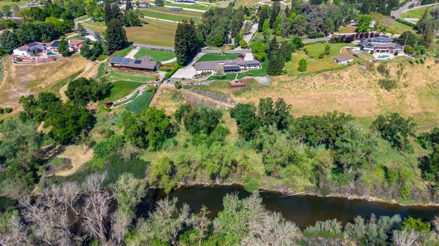 9000 Oak View Dr, Oakdale, CA 95361