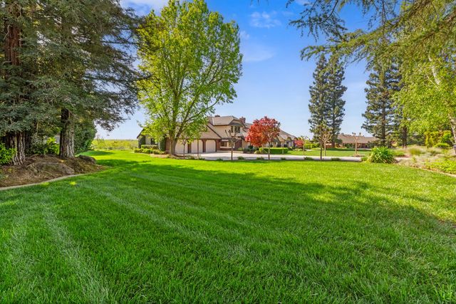 9000 Oak View Dr, Oakdale, CA 95361