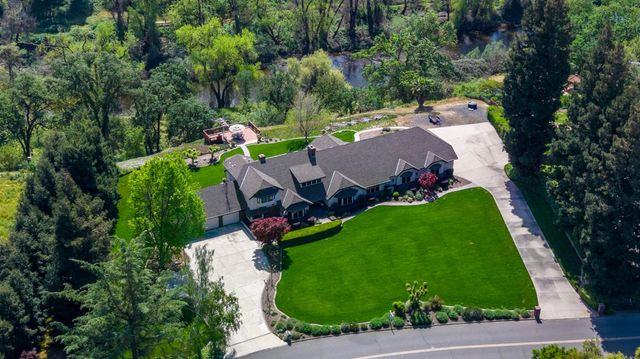 9000 Oak View Dr, Oakdale, CA 95361