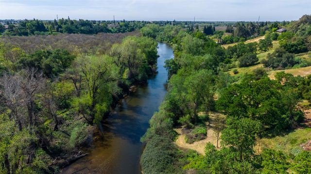 9000 Oak View Dr, Oakdale, CA 95361