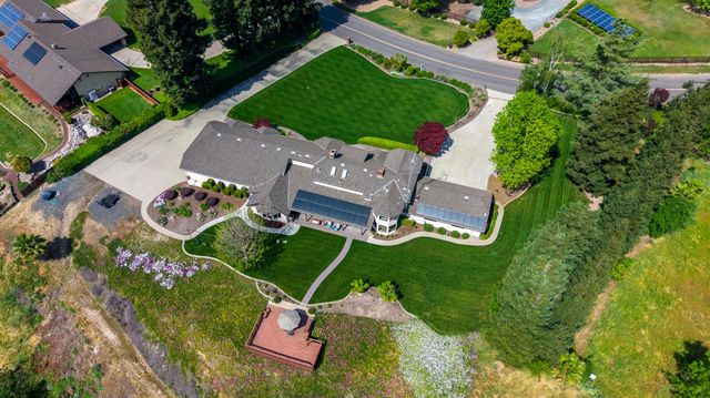 9000 Oak View Dr, Oakdale, CA 95361