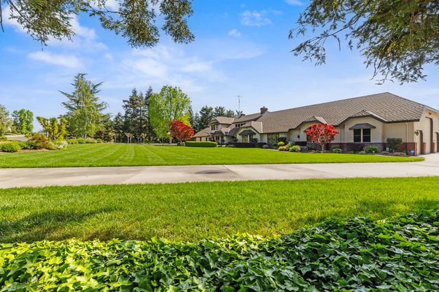 9000 Oak View Dr, Oakdale, CA 95361