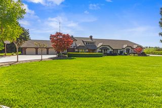 9000 Oak View Dr, Oakdale, CA 95361