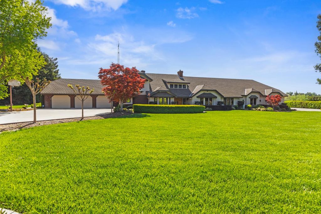 9000 Oak View Dr, Oakdale, CA 95361