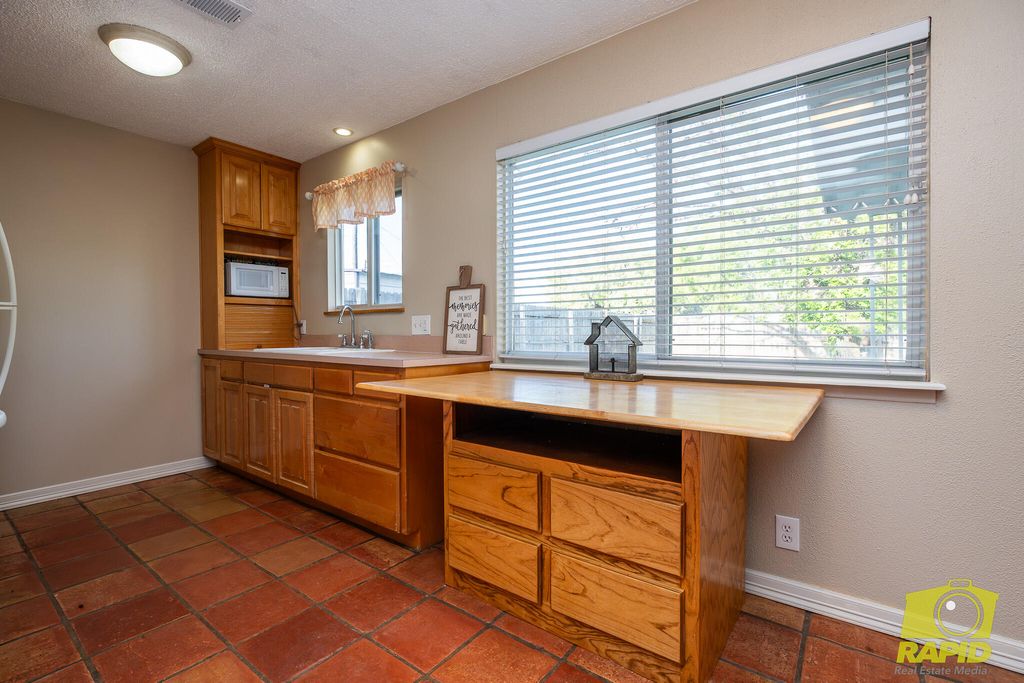 Image 11 of property listing at 1013 Wynne Avenue, San Angelo, TX 76905