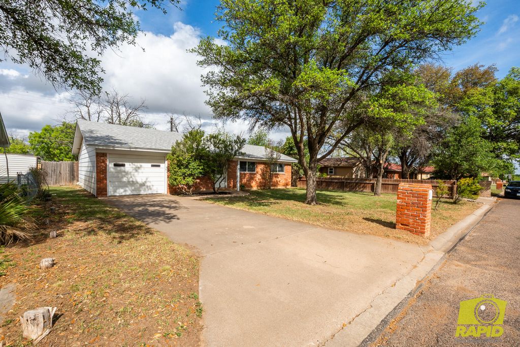 Image 4 of property listing at 1013 Wynne Avenue, San Angelo, TX 76905