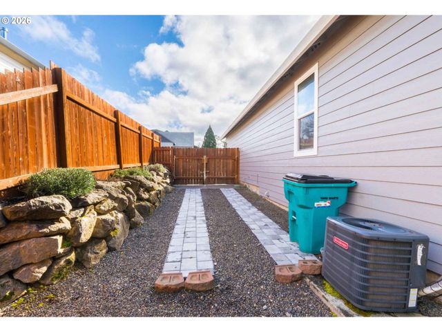 1214 W AVOCET Pl, La Center, WA 98629