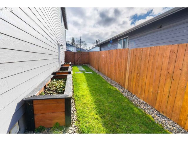 1214 W AVOCET Pl, La Center, WA 98629