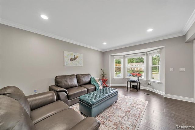 2147 Hickory Leaf Court, Rochester Hills, MI 48309