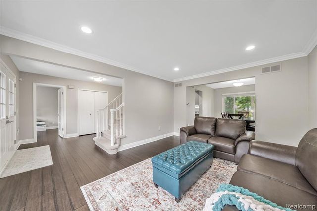 2147 Hickory Leaf Court, Rochester Hills, MI 48309