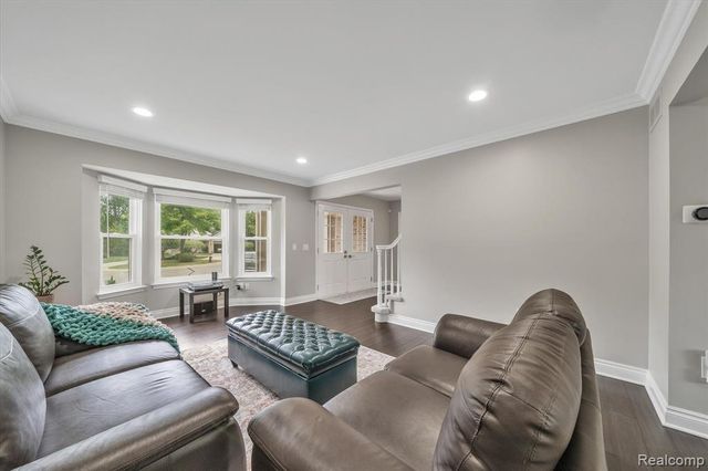 2147 Hickory Leaf Court, Rochester Hills, MI 48309