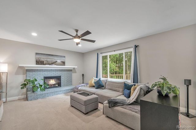 2147 Hickory Leaf Court, Rochester Hills, MI 48309