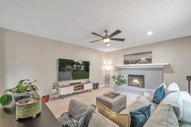 2147 Hickory Leaf Court, Rochester Hills, MI 48309