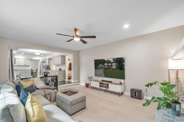 2147 Hickory Leaf Court, Rochester Hills, MI 48309